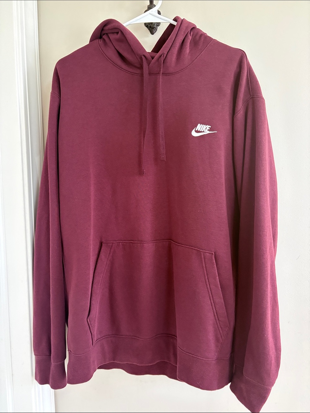 Nike Men's Sportswear Club Fleece Pullover Hoodie in Burgundy Size XL